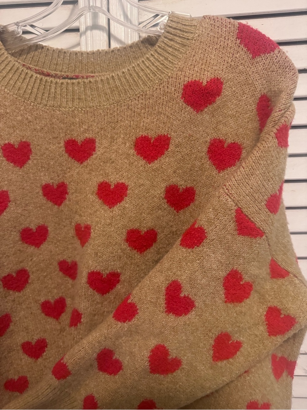 Vince Camuto Tan Red Heart Print Sweater Size Medium